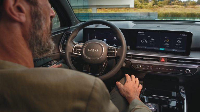 Sorento_HEV_MY25_Detail_Interior_Display_Center_Console_w_Talent